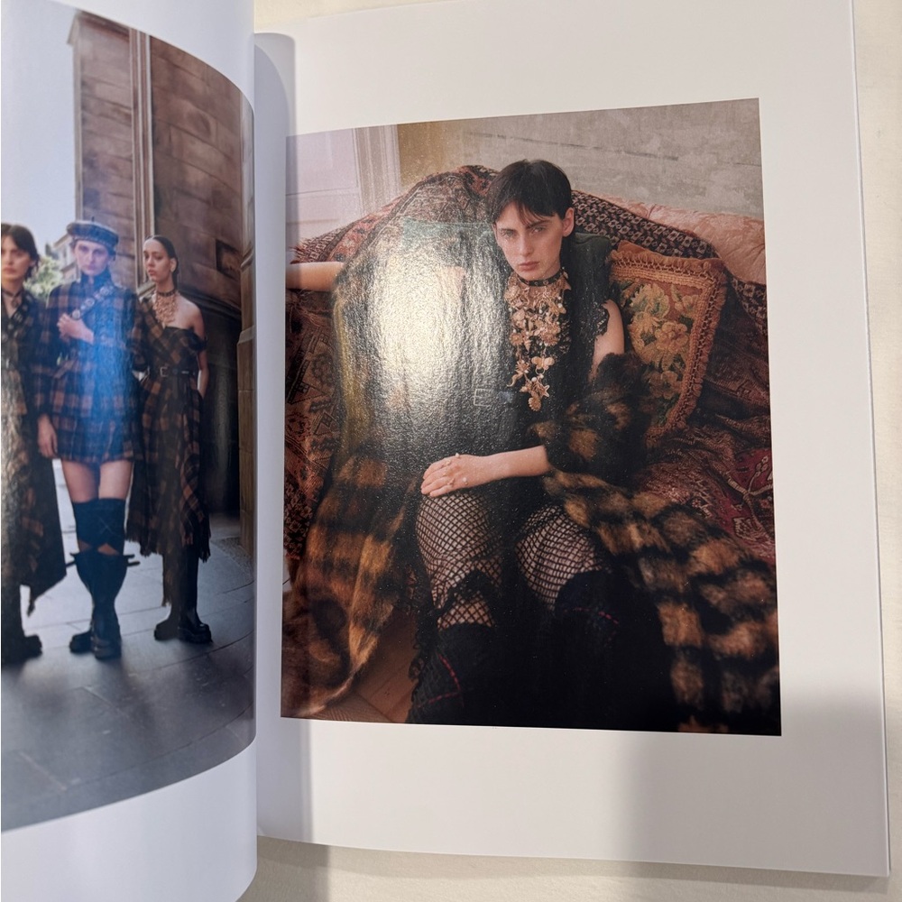 Dior Magazine - Picture 4 of 6